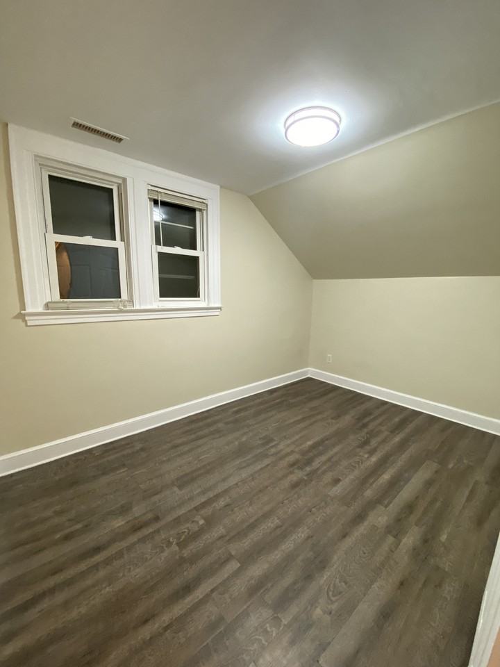 112 Beacon St #2ndFL - Photo 4 of 6