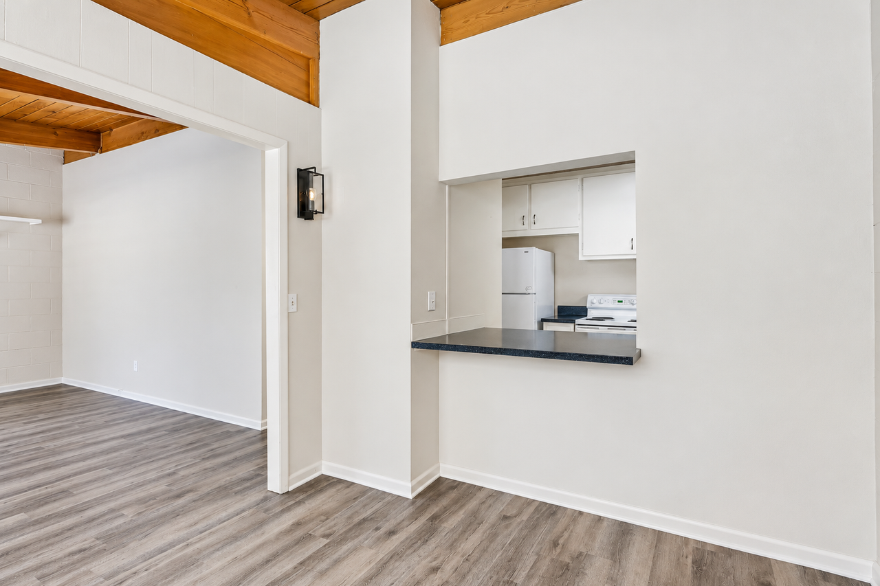 6065 S Sterne Pkwy - Photo 2 of 9