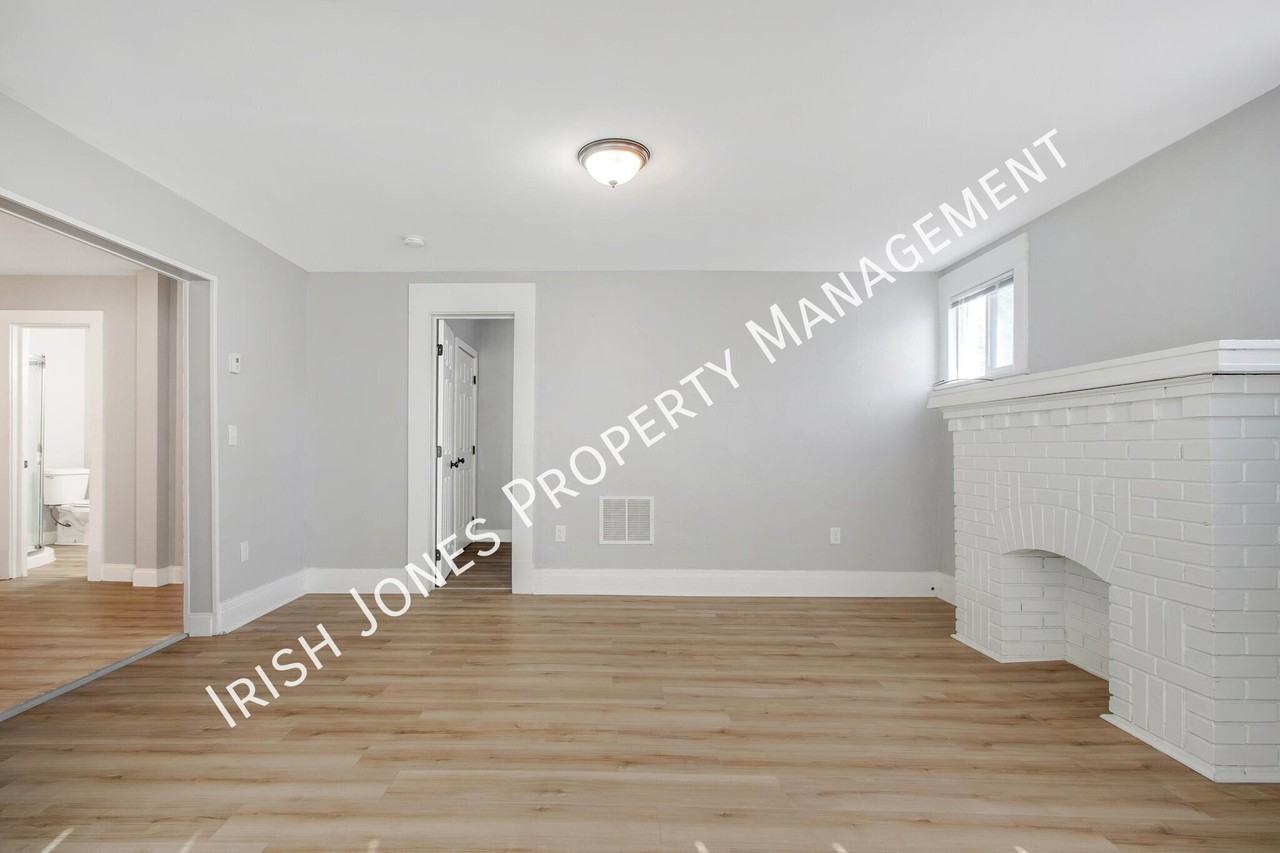 944 E Lovejoy St #REAR - Photo 3 of 19