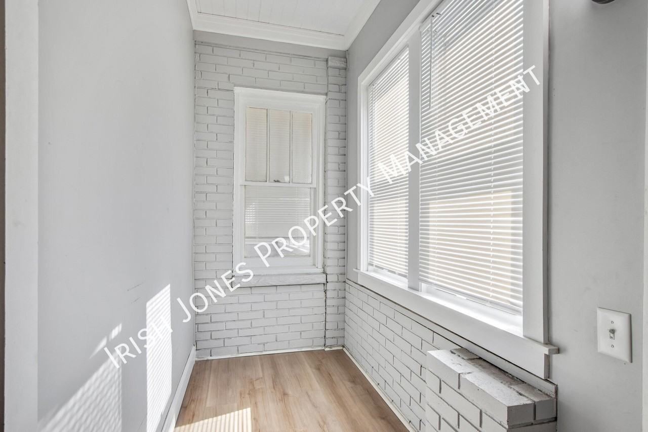 944 E Lovejoy St #REAR - Photo 4 of 19
