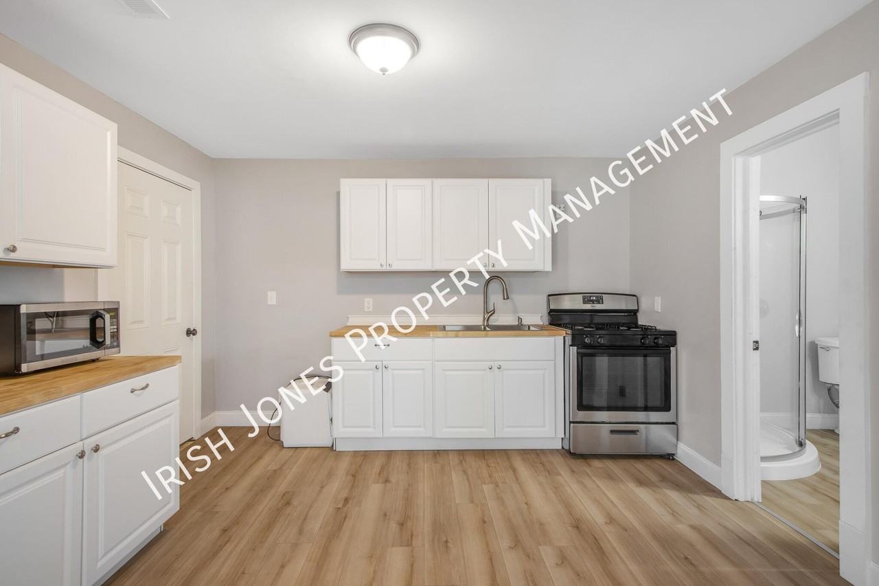 944 E Lovejoy St #REAR - Photo 7 of 19