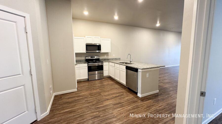 2107 Langford Ave #B - Photo 3 of 26