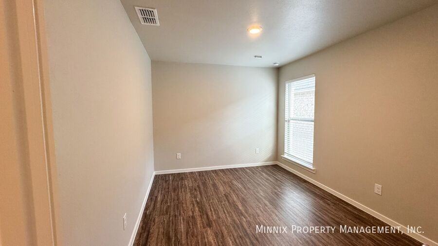 2107 Langford Ave #B - Photo 4 of 26