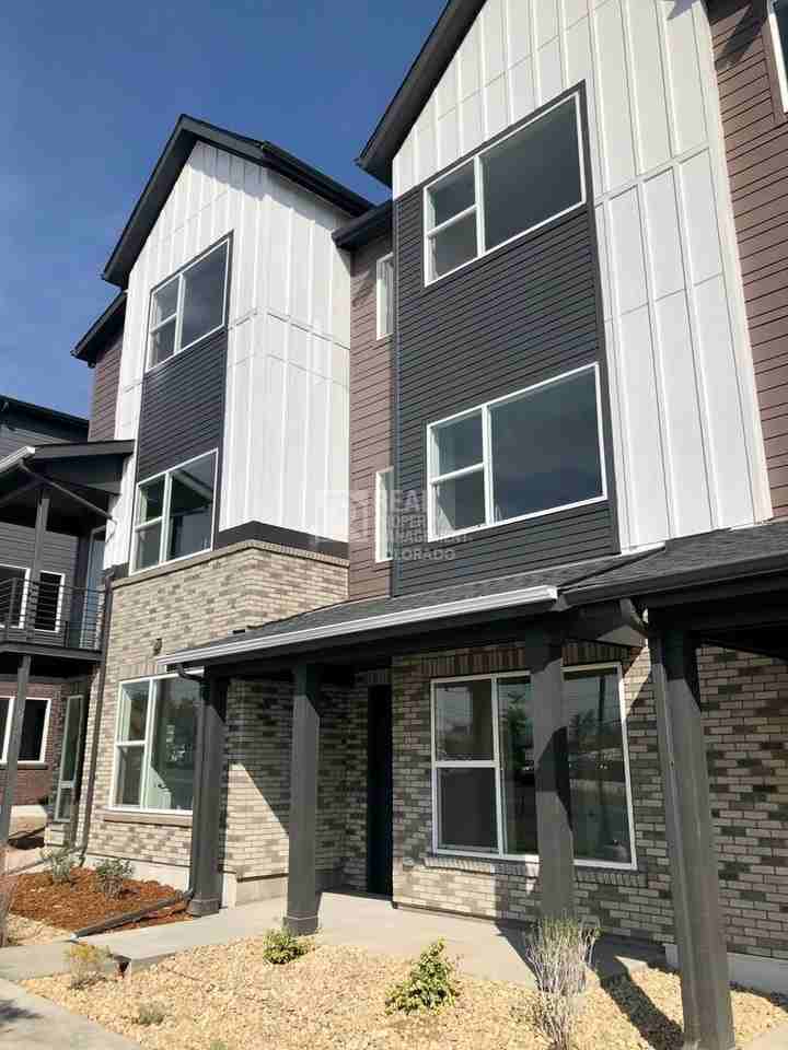 5070 Ward Rd - Photo 2 of 26