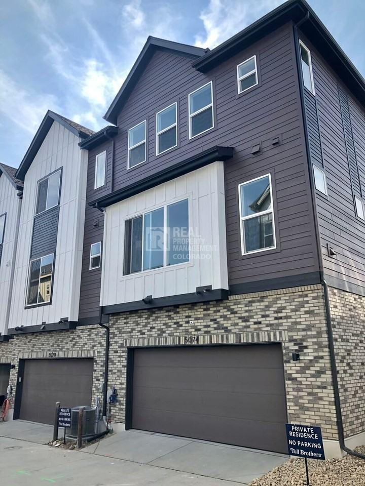 5070 Ward Rd - Photo 3 of 26