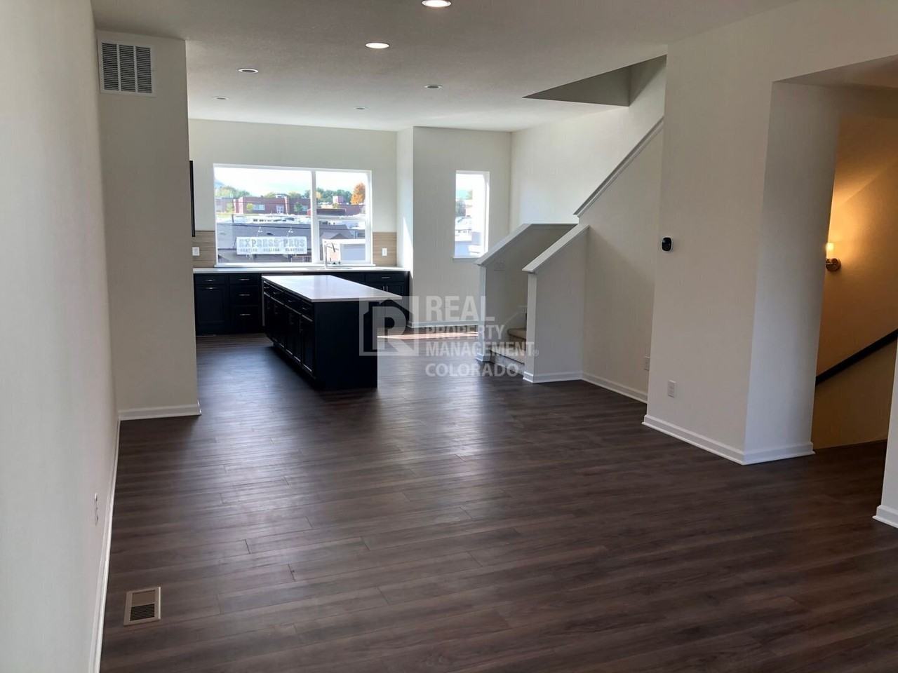 5070 Ward Rd - Photo 7 of 26