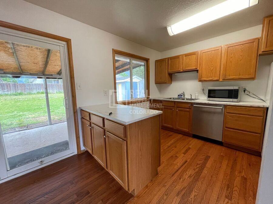 1620 Main St - Photo 3 of 13