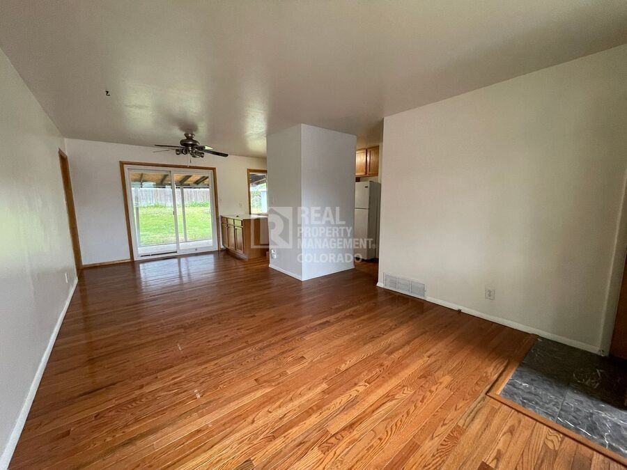 1620 Main St - Photo 4 of 13