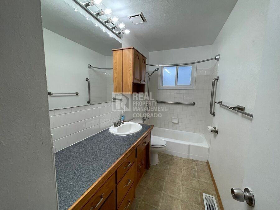 1620 Main St - Photo 7 of 13