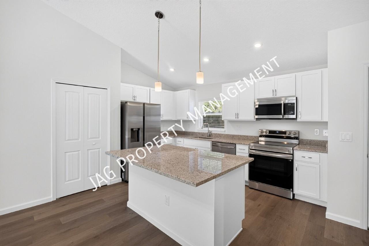 1036 Salina St Se - Photo 2 of 34