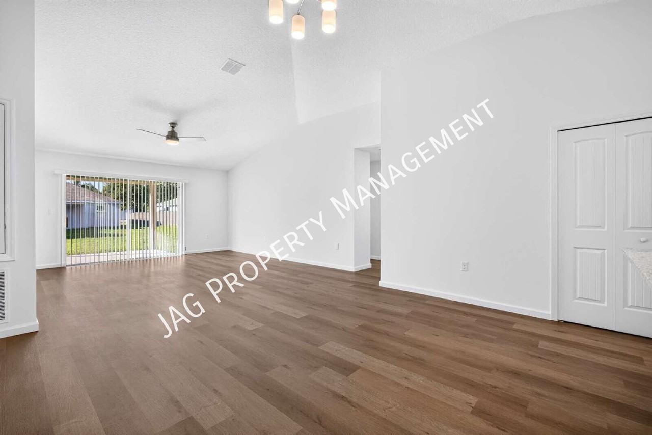 1036 Salina St Se - Photo 4 of 34