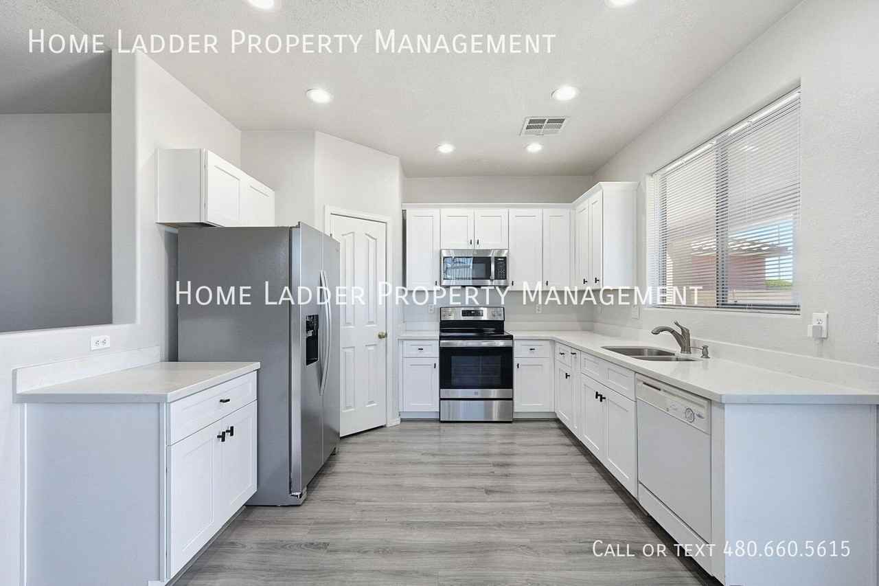 36634 W Barcelona Ln - Photo 4 of 24
