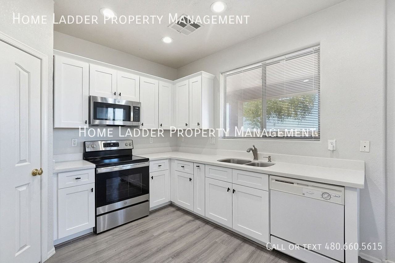36634 W Barcelona Ln - Photo 5 of 24