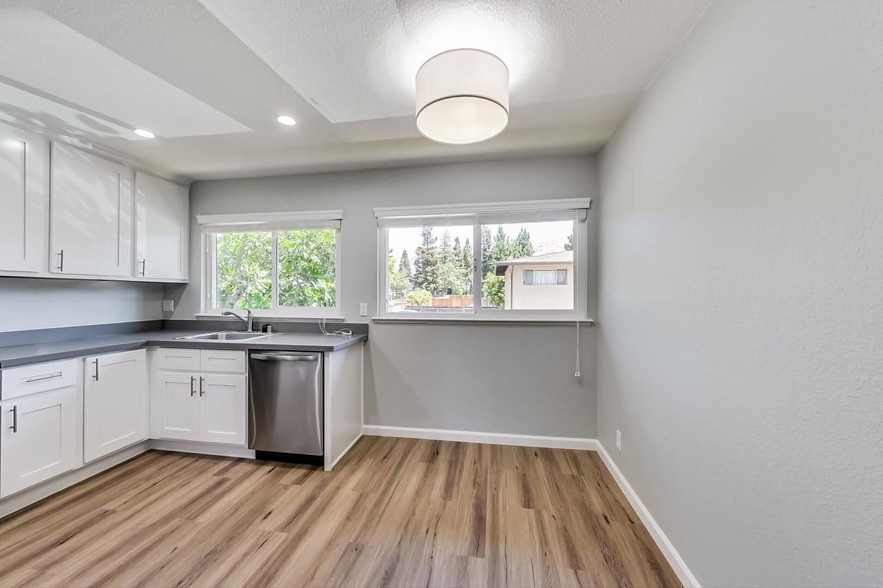 300 Franciscan Ct #17 - Photo 4 of 30