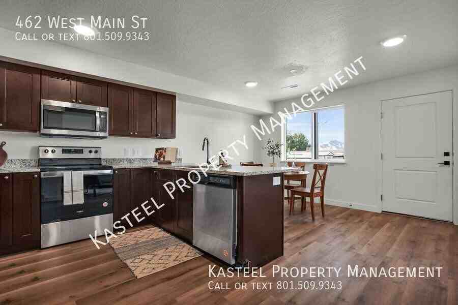 462 W Main St - Photo 3 of 30