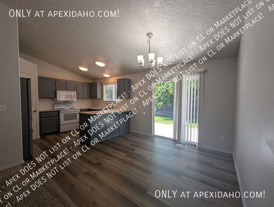 2921 S Juniper St - Photo 3 of 19