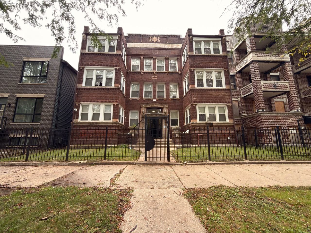5026 S Michigan Ave #2B - Photo 2 of 4