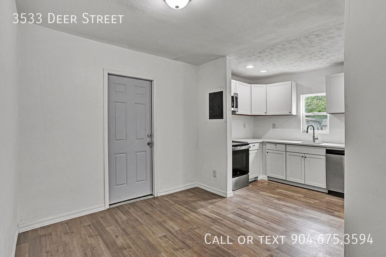 3533 Deer St - Photo 5 of 20