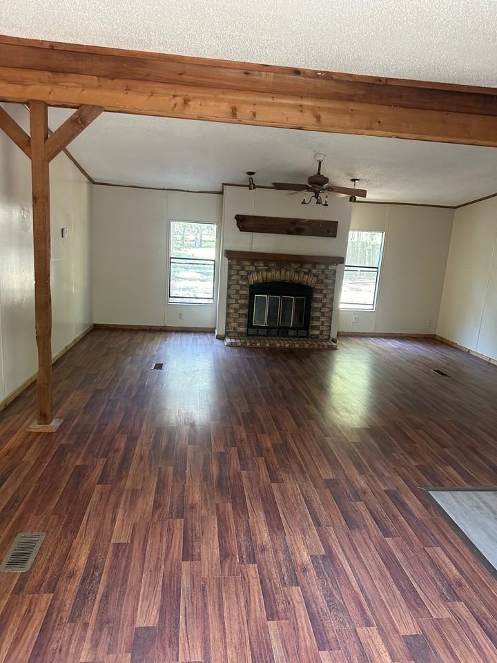 301 Oakgrove Cir - Photo 3 of 21