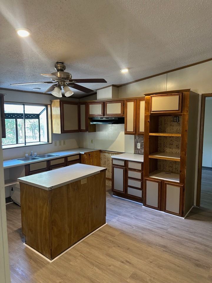 301 Oakgrove Cir - Photo 5 of 21