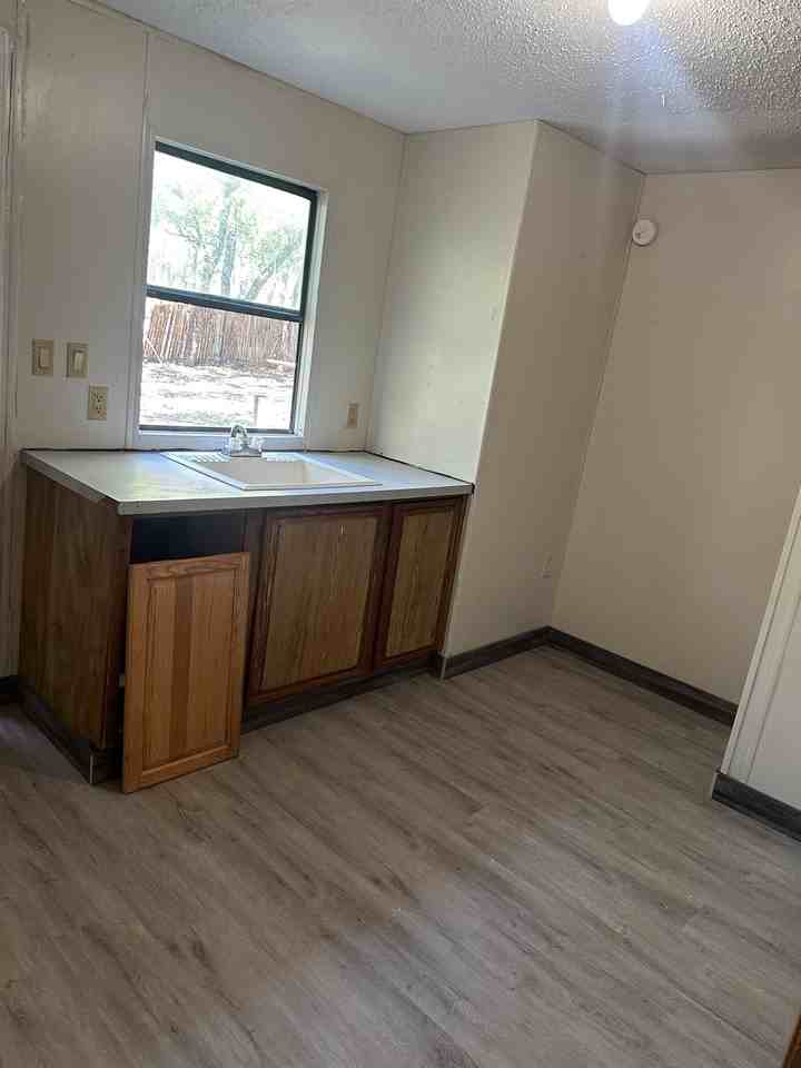301 Oakgrove Cir - Photo 6 of 21