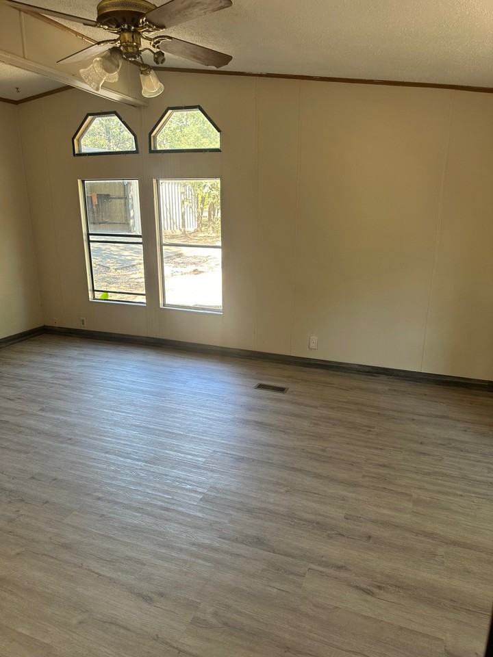 301 Oakgrove Cir - Photo 7 of 21