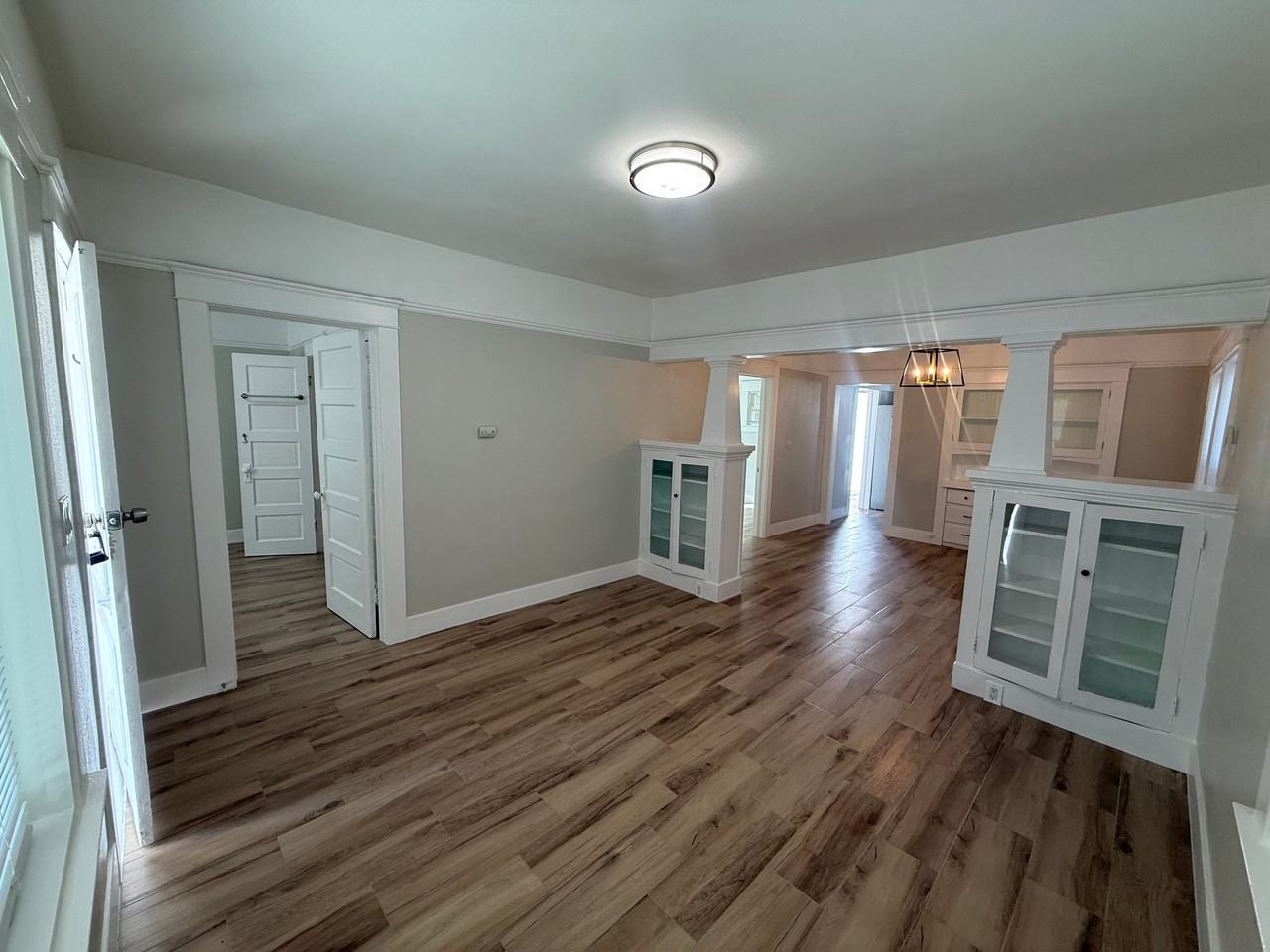 323 S Kroeger St - Photo 4 of 21