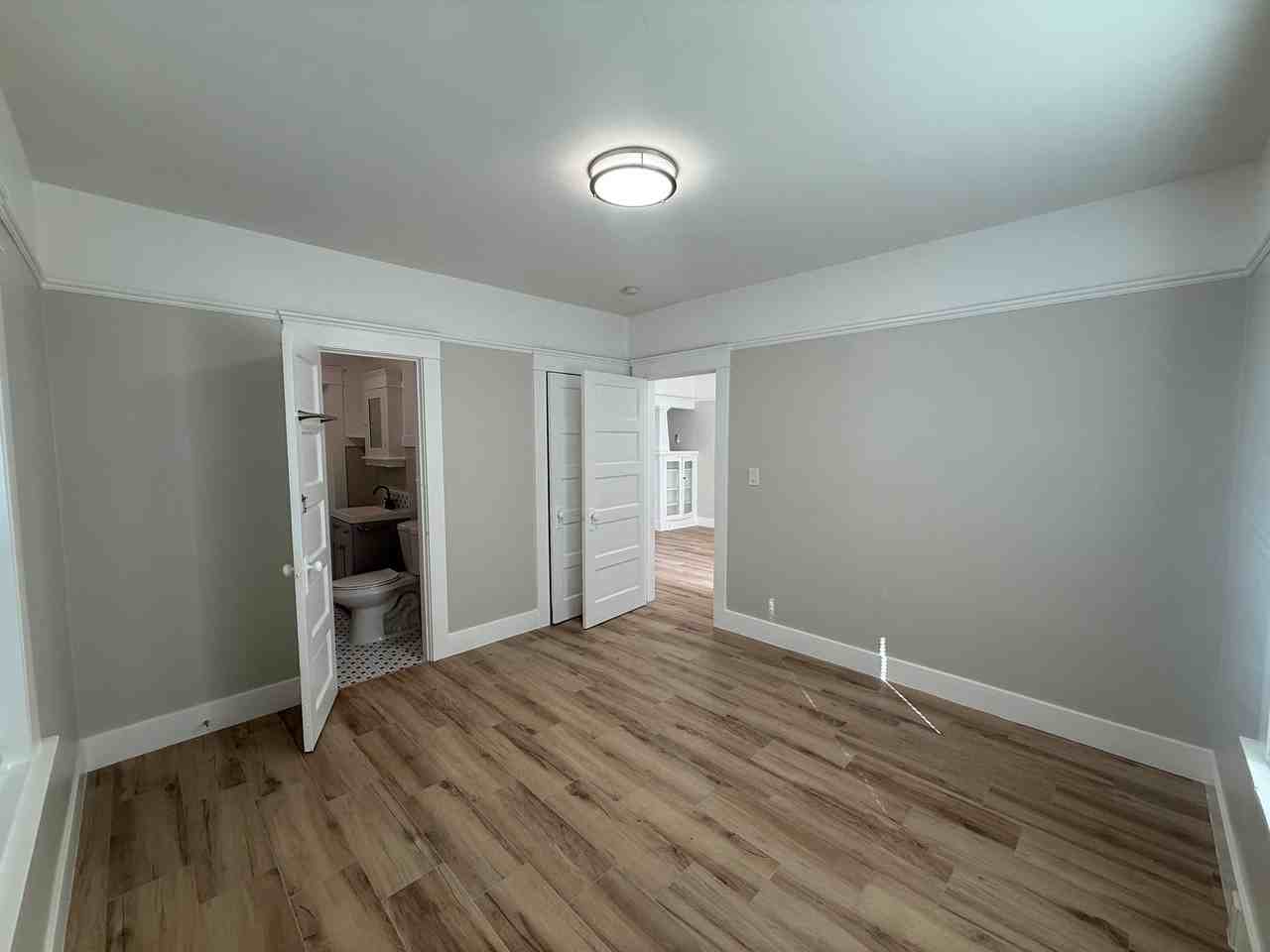 323 S Kroeger St - Photo 6 of 21