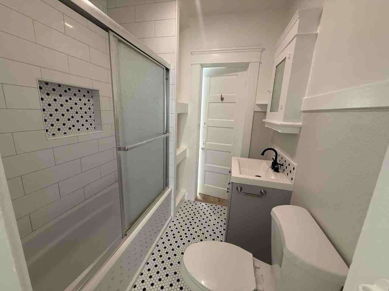 323 S Kroeger St - Photo 7 of 21