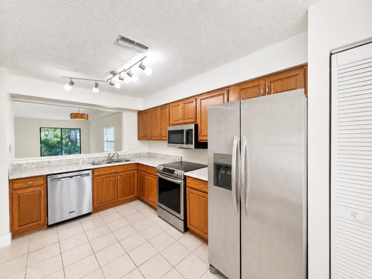 4195 New Haven Ct - Photo 3 of 15