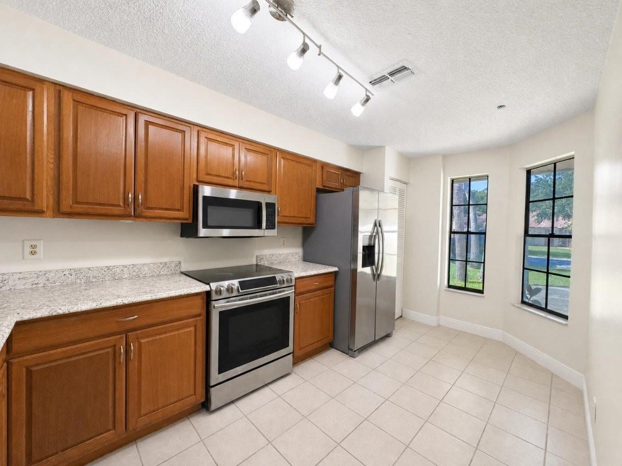 4195 New Haven Ct - Photo 4 of 15