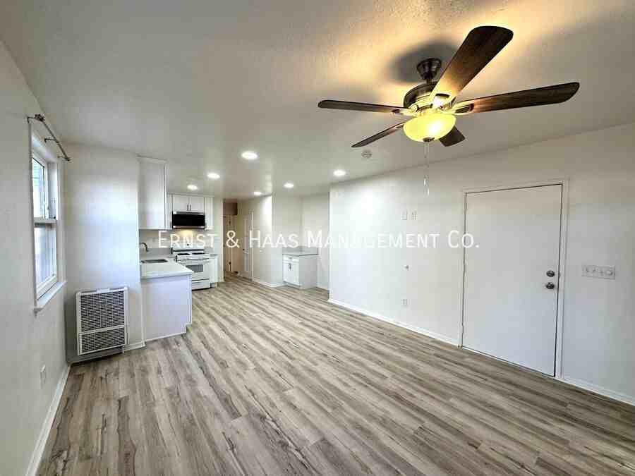 622 E 7th St - Photo 3 of 17