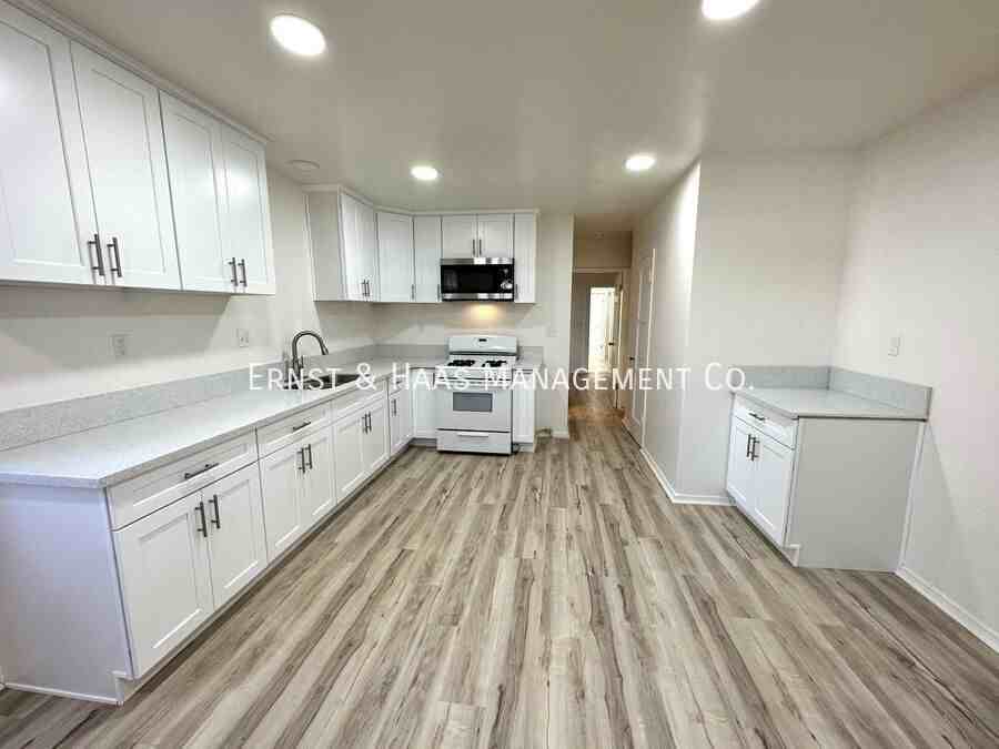 622 E 7th St - Photo 4 of 17
