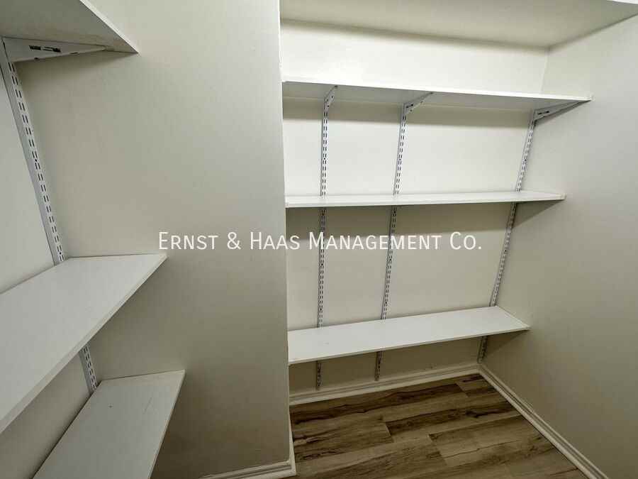 622 E 7th St - Photo 5 of 17