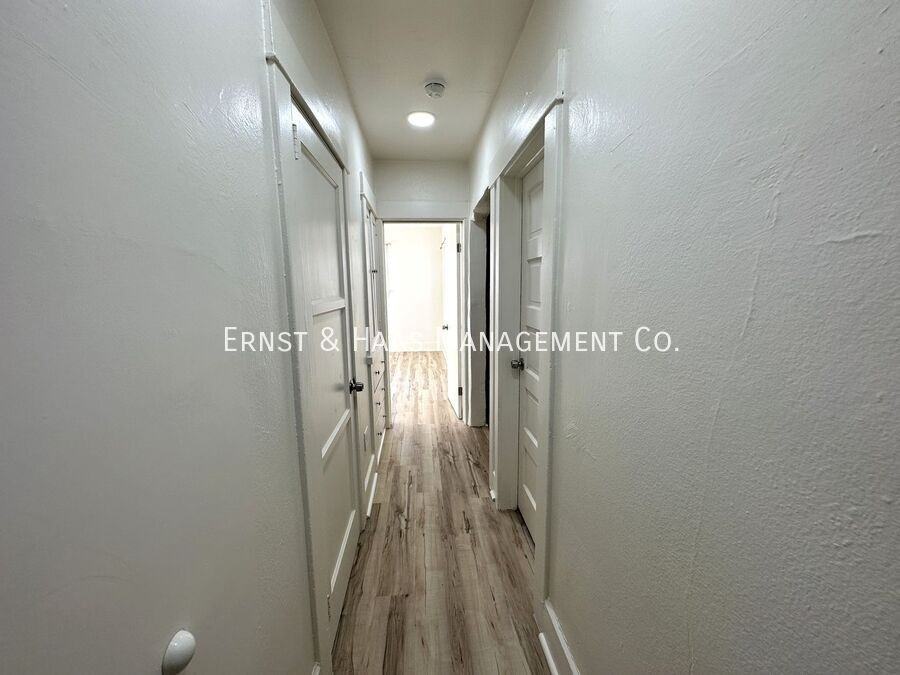 622 E 7th St - Photo 6 of 17