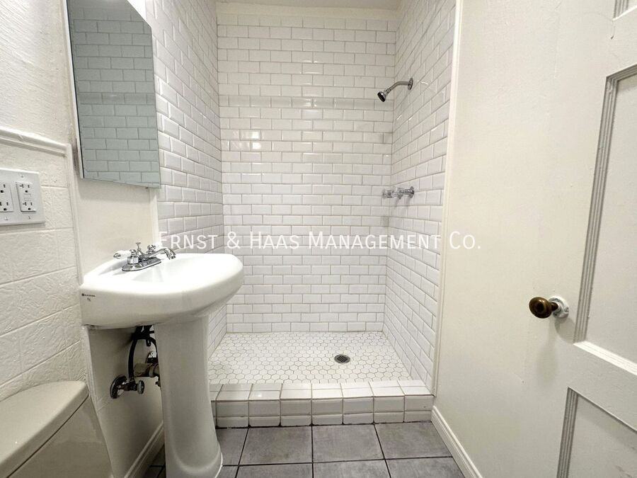 622 E 7th St - Photo 7 of 17