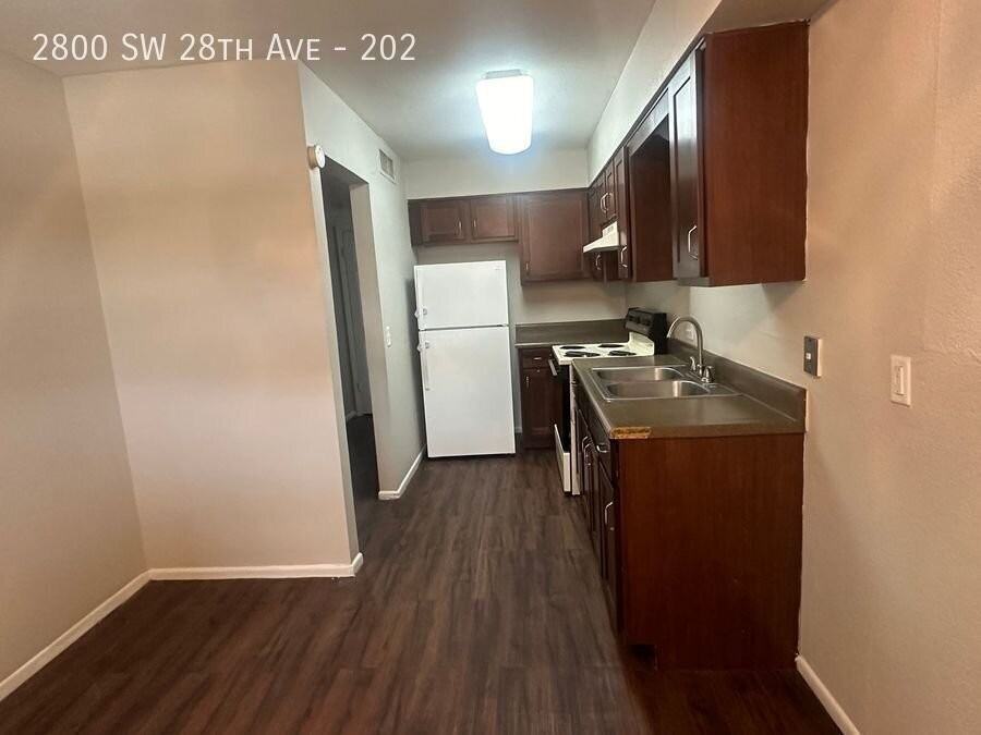 2800 Sw 28th Ave #202 - Photo 5 of 11