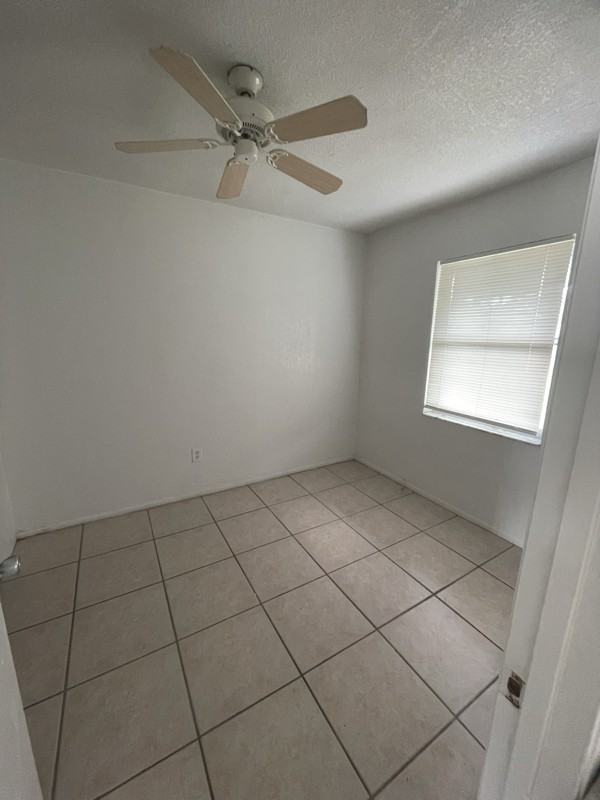 1537 Barbarie Ln - Photo 3 of 12