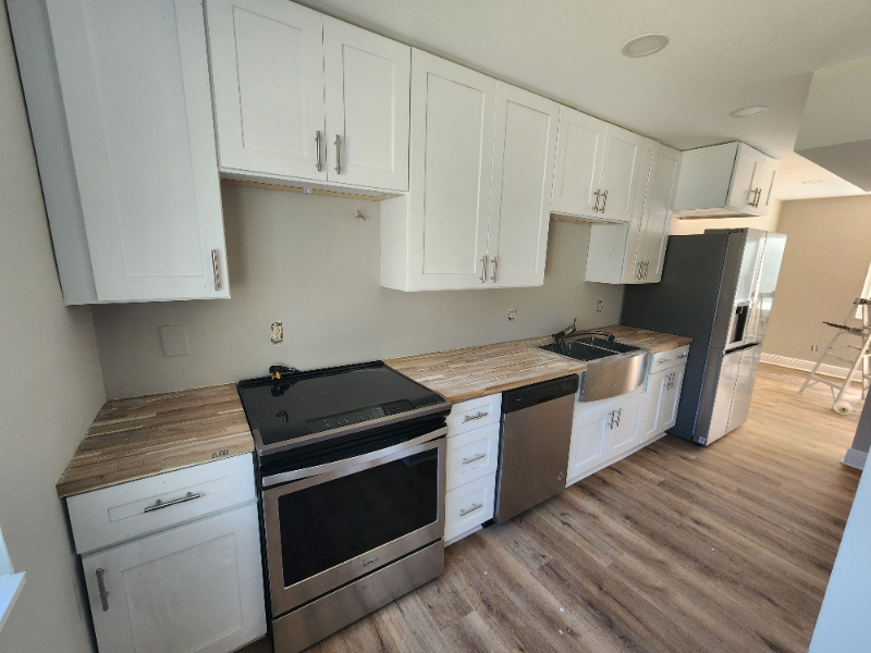 390 W Lake Ave Nw