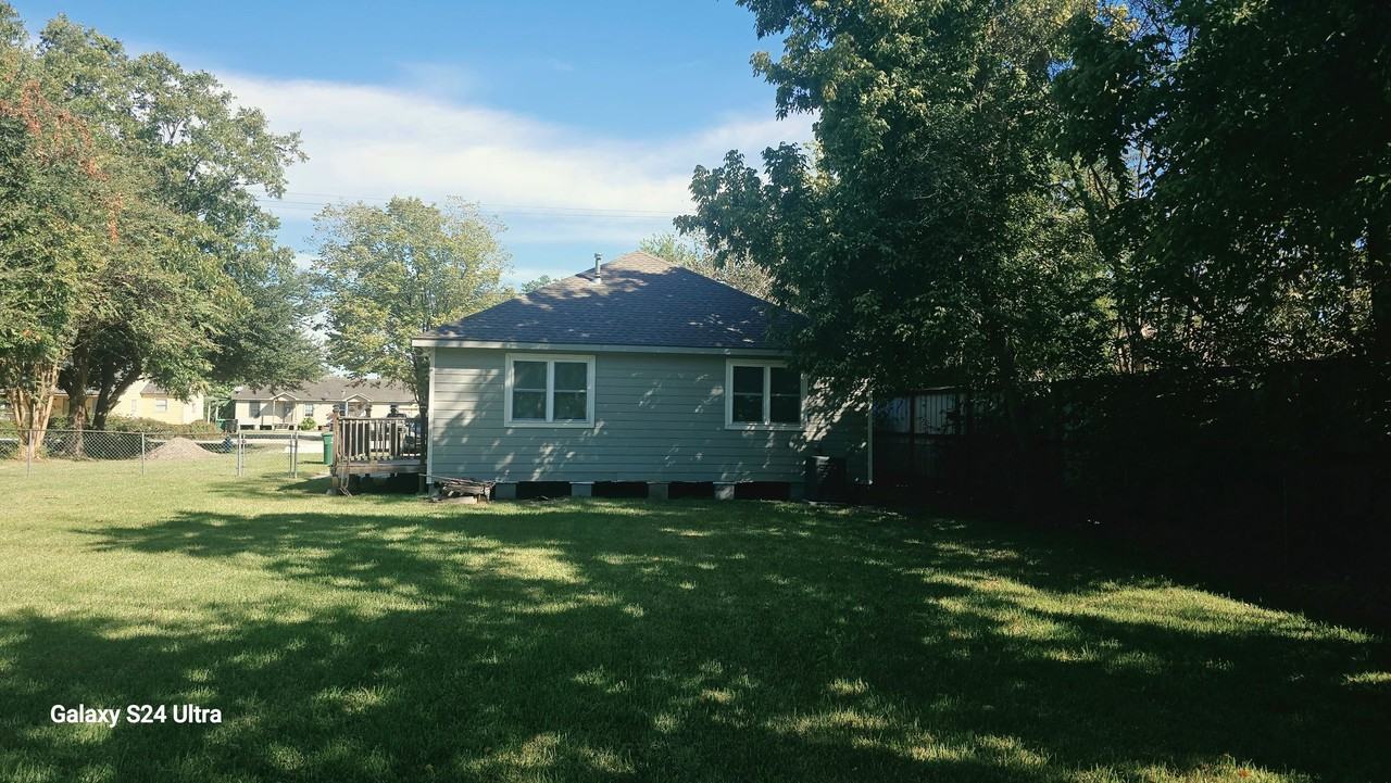 1214 Carby Rd - Photo 2 of 21
