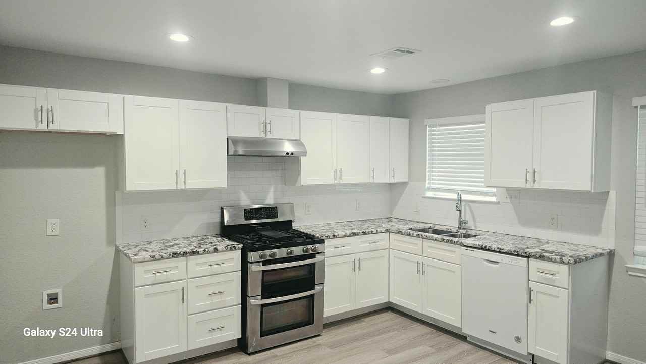 1214 Carby Rd - Photo 4 of 21