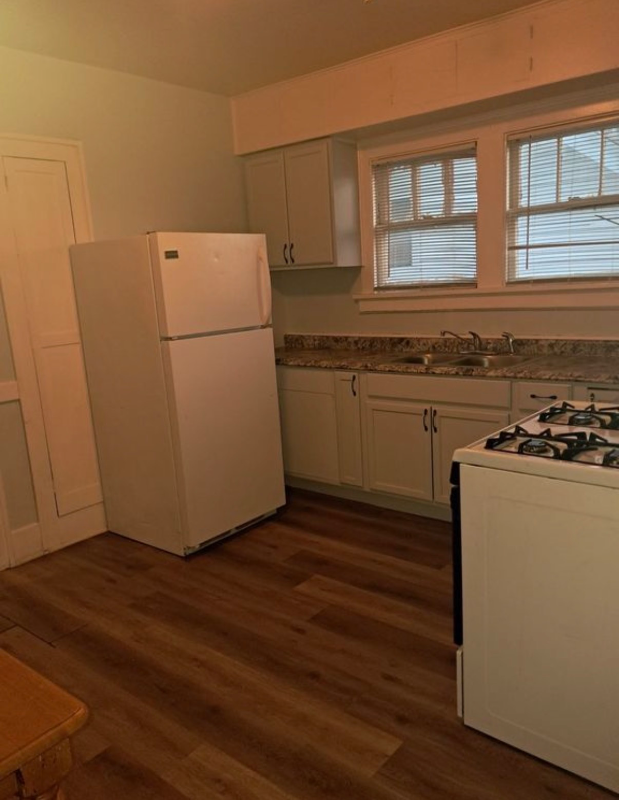 810 Lenox Ave #2 - Photo 4 of 10