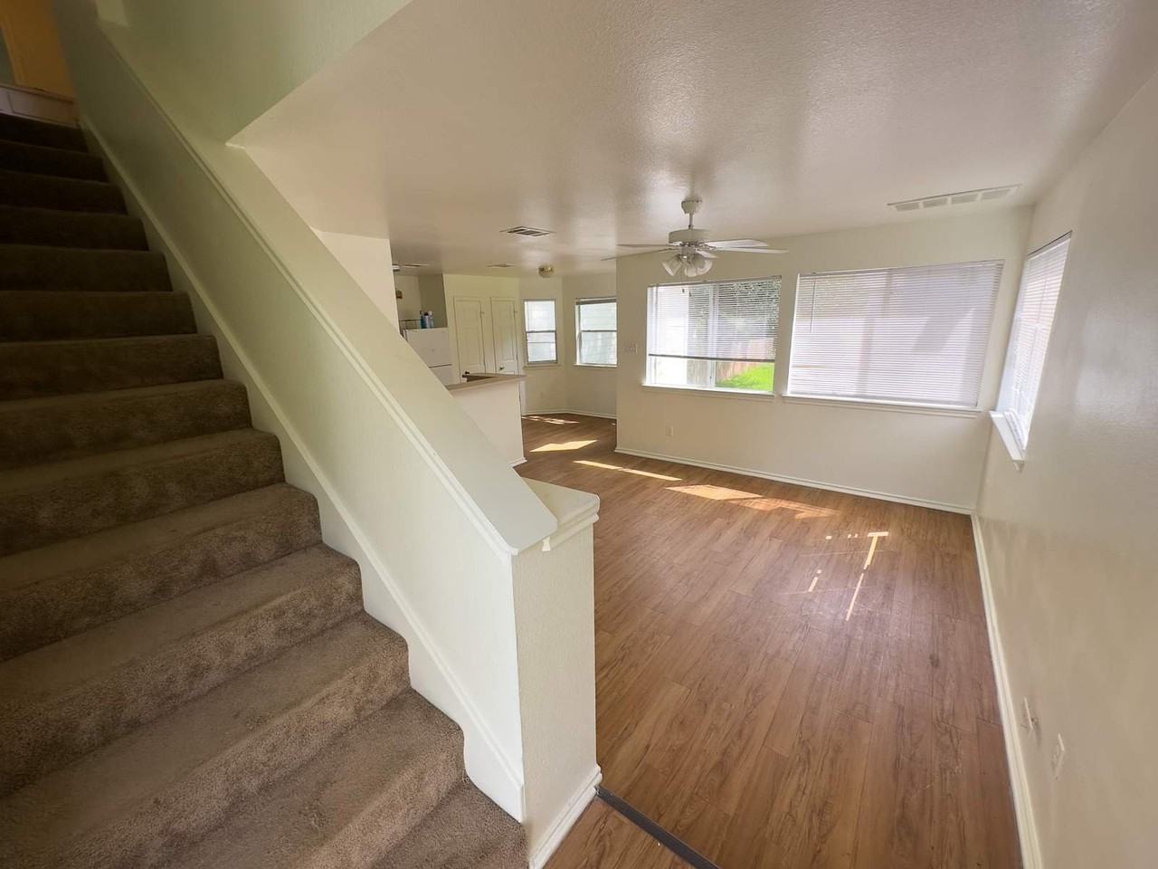 119 Cedargrove - Photo 4 of 10