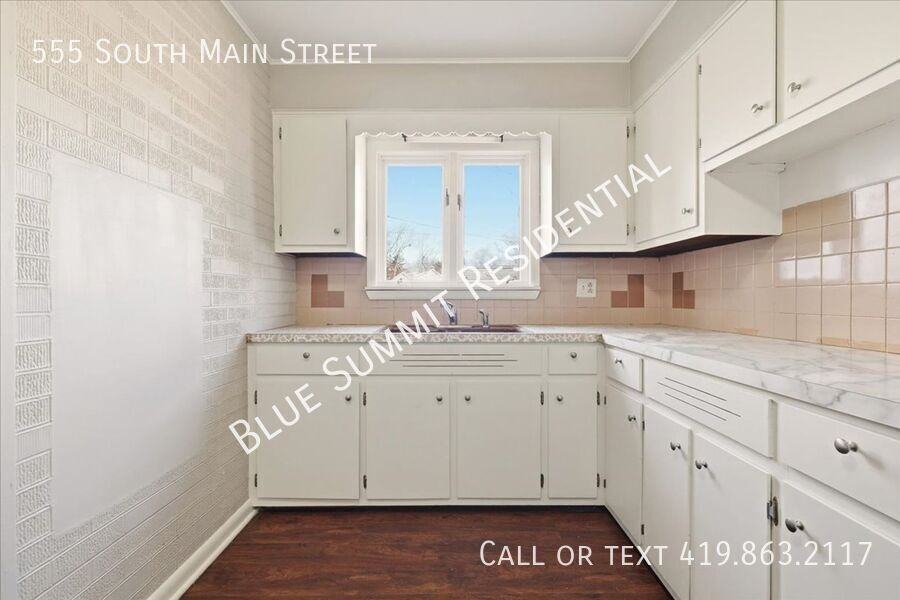 555 S Main St - Photo 5 of 17