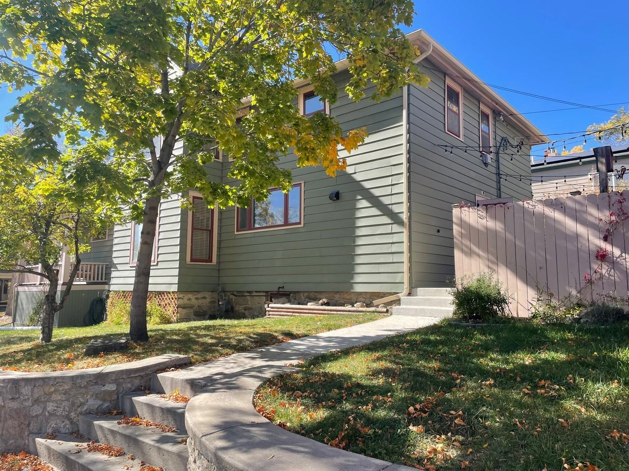 440 W Lawrence St - Photo 2 of 10