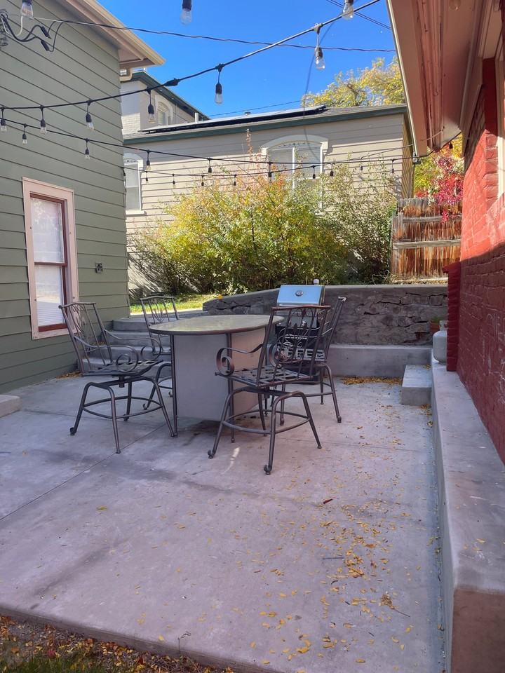 440 W Lawrence St - Photo 3 of 10