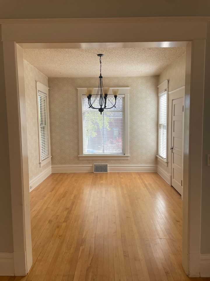 440 W Lawrence St - Photo 5 of 10