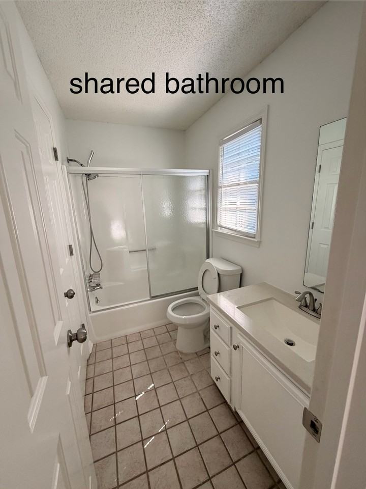621 Radford Cir - Photo 3 of 3