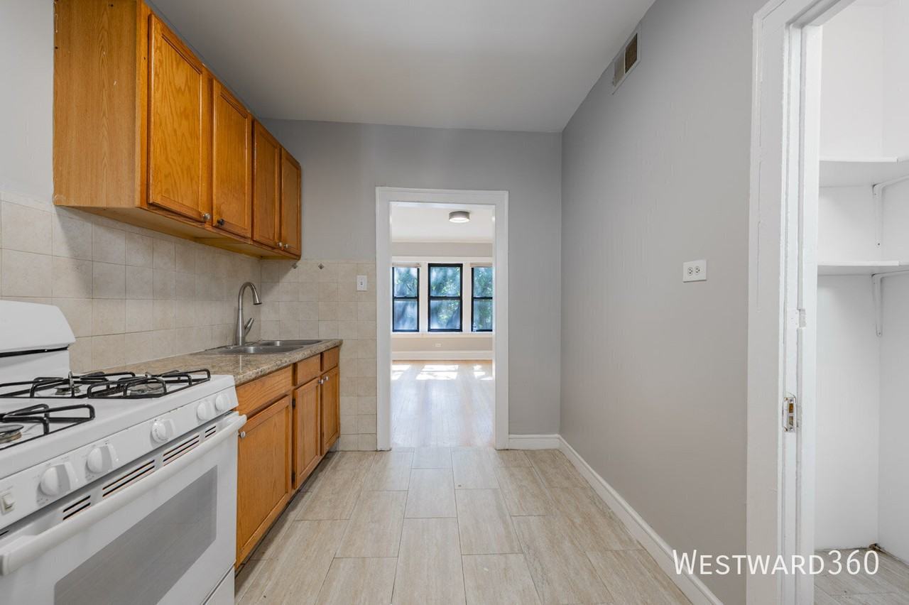 2054 W Arthur Ave #2E - Photo 2 of 9