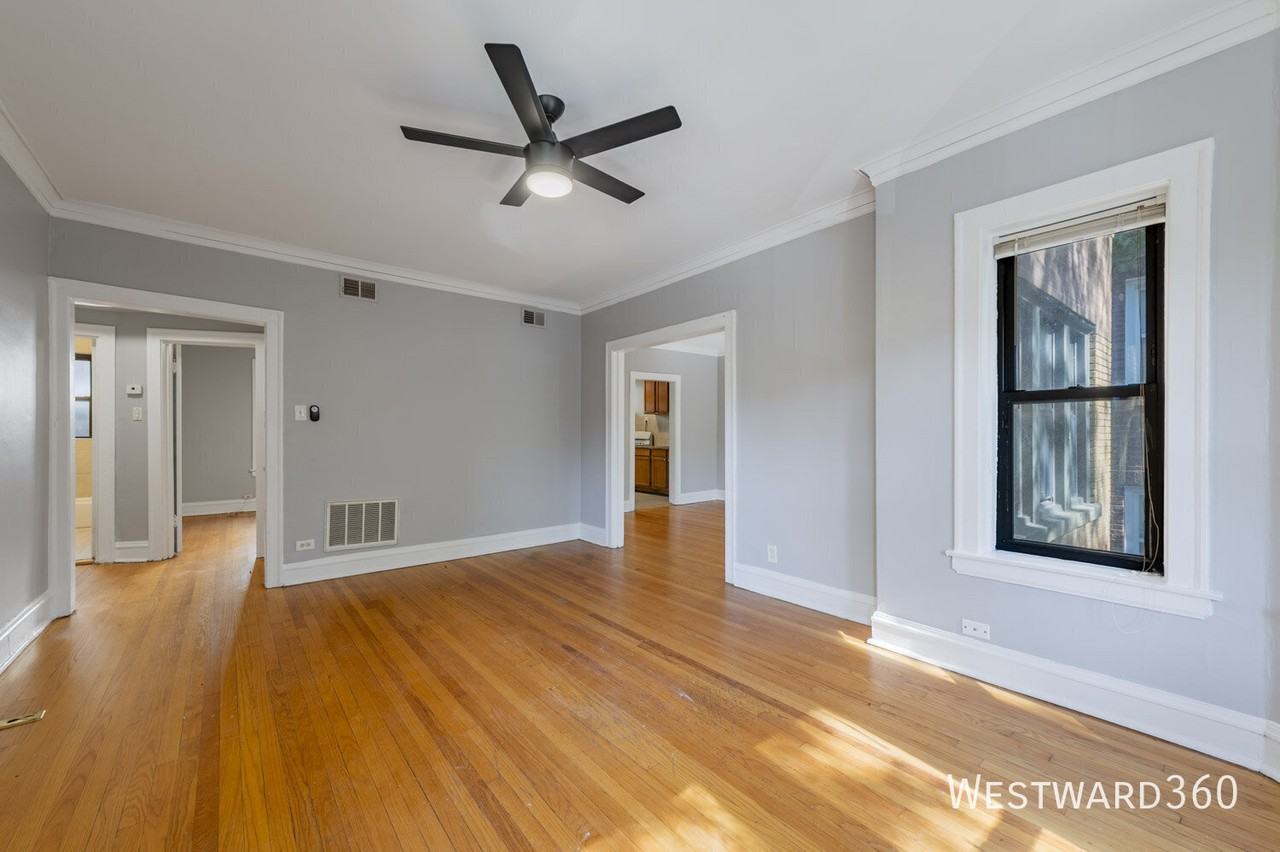 2054 W Arthur Ave #2E - Photo 5 of 9